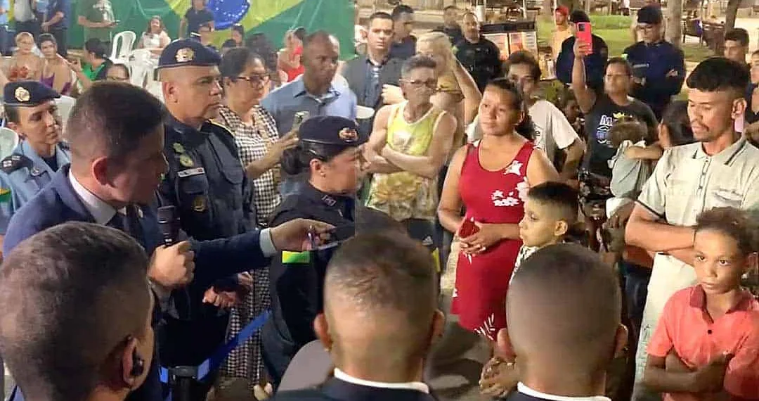 Em solenidade na Capital, Gladson quebra protocolo e fala com famílias da 'Terra Prometida': 'o que é determinado pela Justiça não se discute'