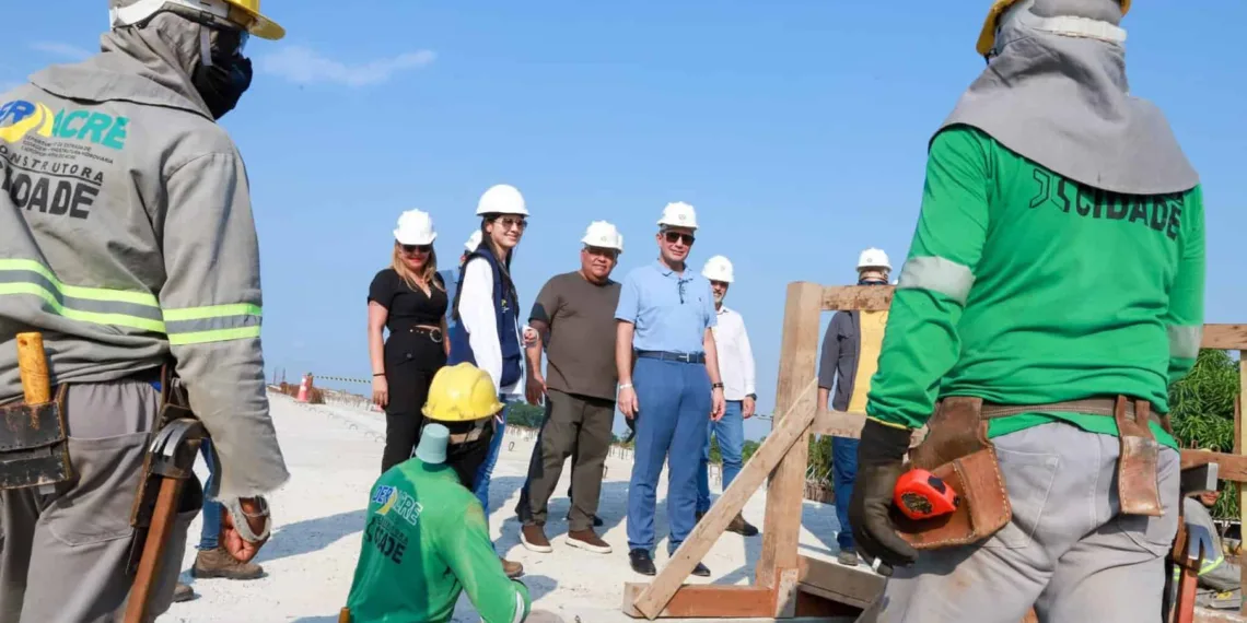 No aniversário de Sena Madureira, governador Gladson Cameli confere avanços nas obras da nova ponte da cidade