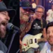Baixista do Ultraje a Rigor, banda do The Noite, é baleado na cabeça