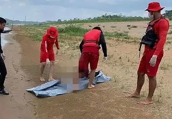 Bombeiros encontram corpo preso em balseiros no Rio Juruá