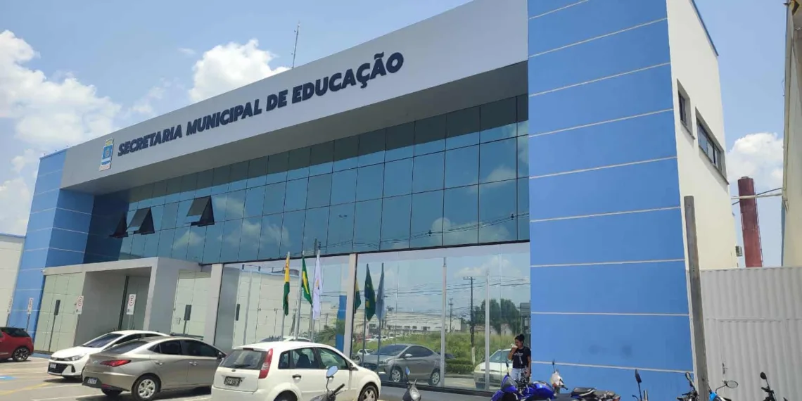Prefeitura de Rio Branco convoca mais 70 professores e servidores para entrega de documentos