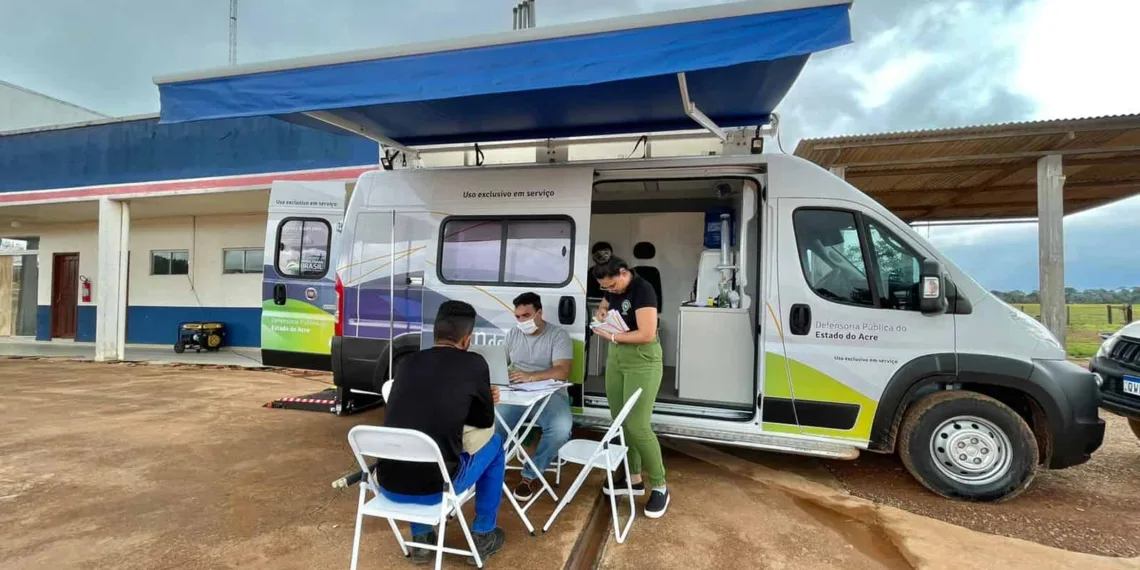 Van dos Direitos levando assistência jurídica integral e gratuita para a população. Foto: Felícia Lanay/ Ascom DPE