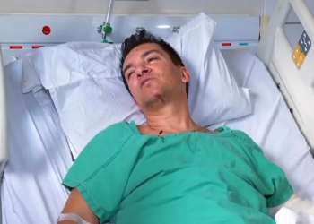 Regis Danese voltou para a UTI após transferência de hospital — Foto: Reprodução - Fantástico