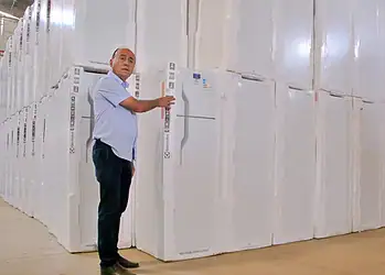 Prefeito Bocalom mostra eletrodomésticos e móveis que serão entregues às vítimas das enchentes na Capital