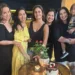 Fabíola Pinheiro,aniversariante do último sábado, foi surpreendida por grupo de amigas em comemoração