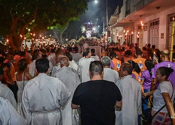 Senhora mãe da fé, alcança-nos a paz” foi o cântico entoado por milhares de fiéis. Foto: Diego Gurgel/Secom