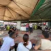 Titular da Seop se reúne com trabalhadores da Feira da Economia Solidária para explicar obra no entorno do Novo Mercado Velho. Foto: Ascom/Seop