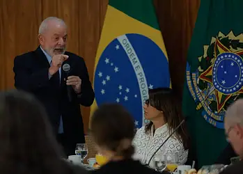 “Nem sempre o partido tem mulheres para indicar”, argumenta Lula