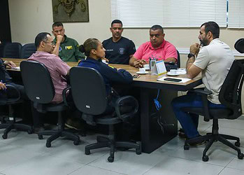 Representantes da Segurança Pública se reúnem e traçam estratégias de ações mais efetivas na Cidade do Povo, nesta sexta-feira, 6. Foto: Dhárcules Pinheiro/Sejusp