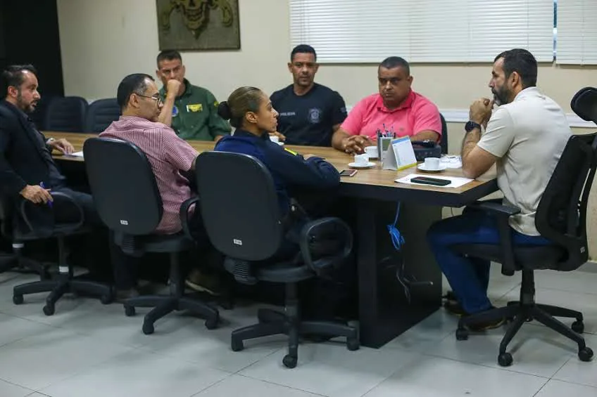 Representantes da Segurança Pública se reúnem e traçam estratégias de ações mais efetivas na Cidade do Povo, nesta sexta-feira, 6. Foto: Dhárcules Pinheiro/Sejusp