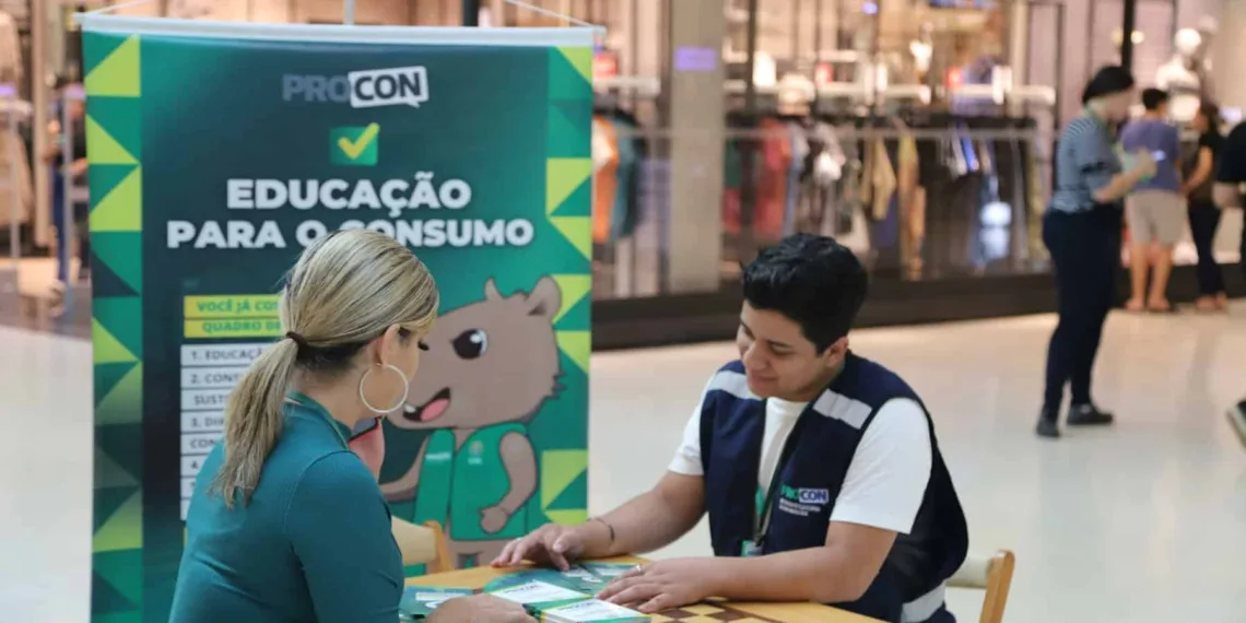 Procon promove mutirão de atendimento ao consumidor superendividado no Via Verde Shopping