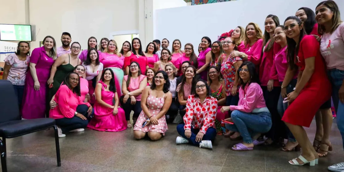 Abertura, realizada na sede da Sesacre, reuniu servidores que compareceram usando a cor rosa, que simboliza a campanha. Foto: Odair Leal/Sesacre
