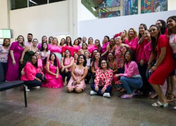 Abertura, realizada na sede da Sesacre, reuniu servidores que compareceram usando a cor rosa, que simboliza a campanha. Foto: Odair Leal/Sesacre