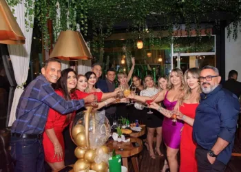 A colunista social Kelly Kley reuniu os amigos no Paris Garden para celebrar seu aniversário ocorrido dia 30 de setembro