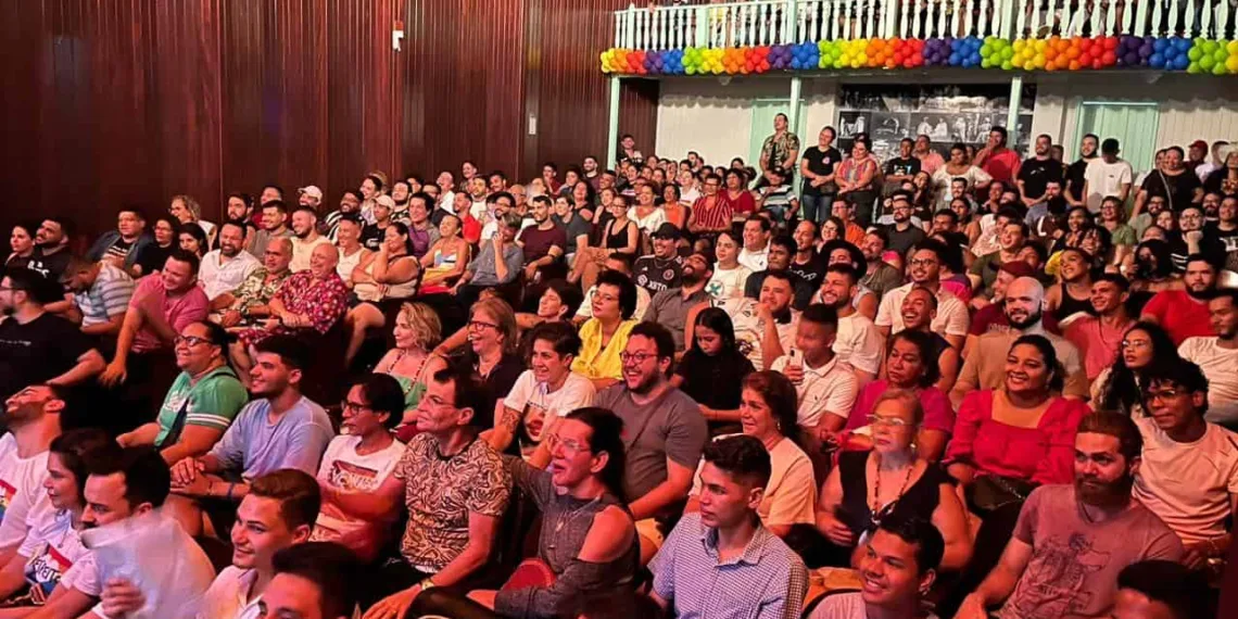 Público lota Cine Teatro Recreio para abertura da Semana Acreana da Diversidade