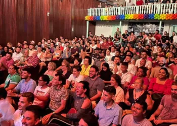 Público lota Cine Teatro Recreio para abertura da Semana Acreana da Diversidade
