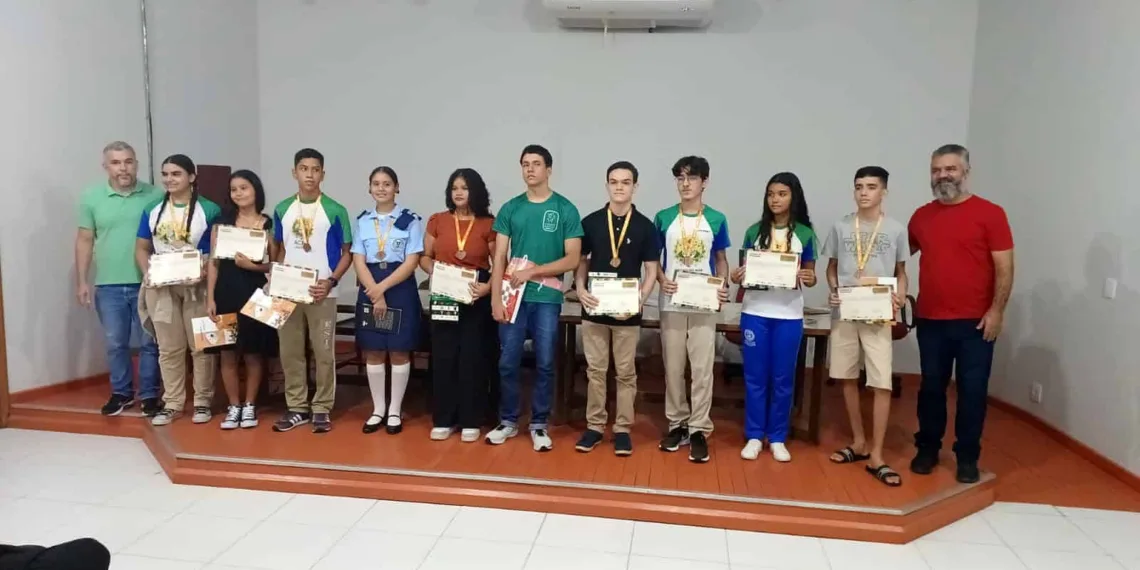 Alunos da rede estadual de Cruzeiro do Sul conquistaram dez medalhas de bronze e 27 menções honrosas. Foto: Onofre Brito/Secom