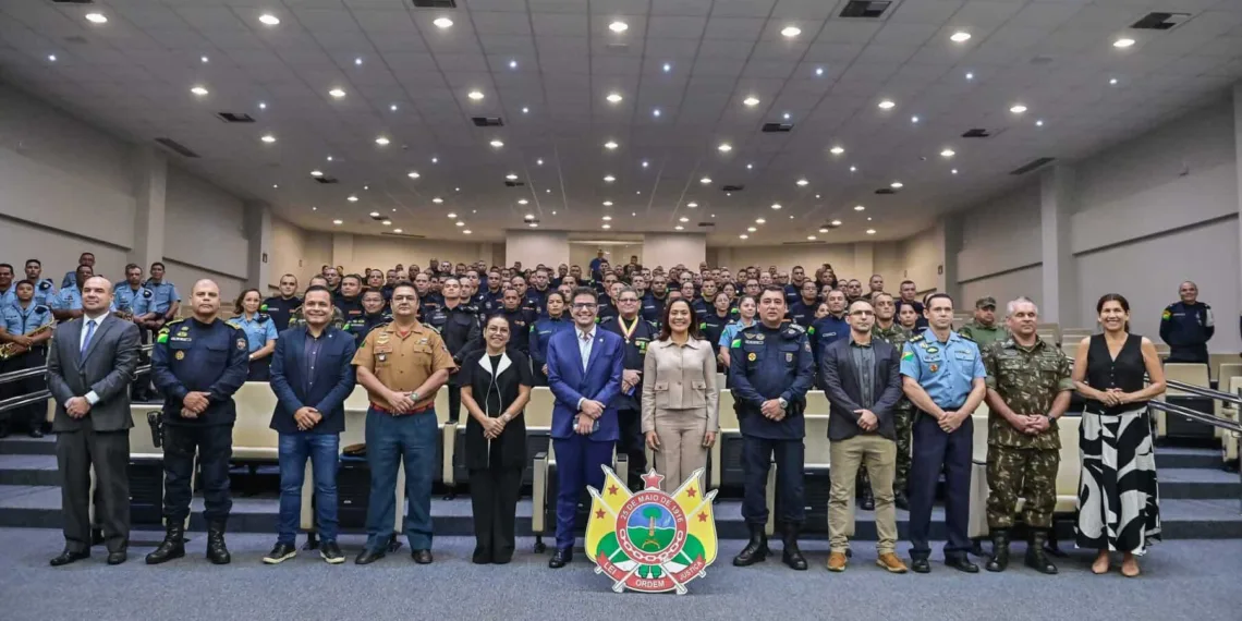 Gladson e Mailza prestigiam abertura do Curso de Formação de Sargentos da Polícia Militar