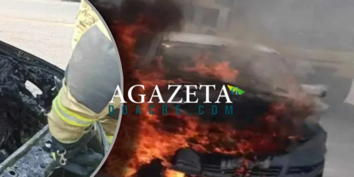 Carro fica parcialmente destruído durante incêndio em via pública de Rio Branco