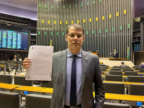 Roberto Duarte apresenta PL que propõe pena de 2 a 5 anos para quem usar cerol