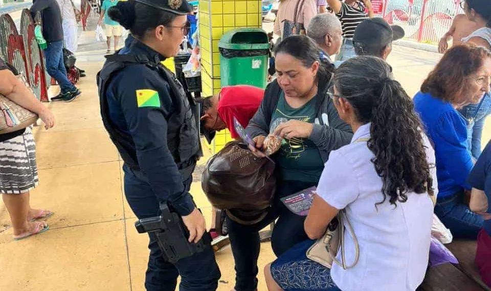 Patrulha Maria da Penha realiza ação alusiva ao Dia Nacional de Luta Contra a Violência à Mulher