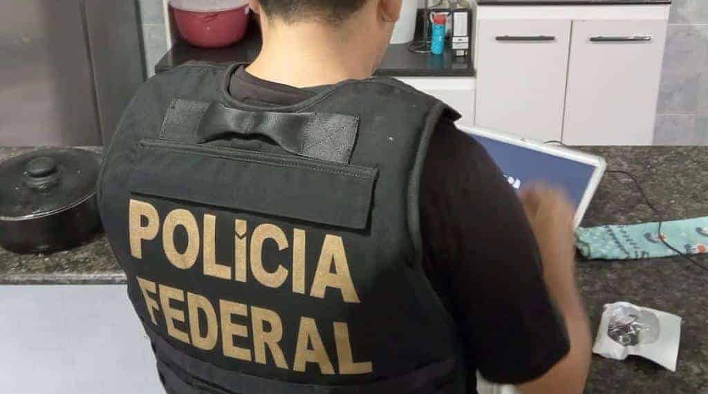 PF cumpre mandado de busca e apreensão contra um homem suspeito de armazenar conteúdo pornográfico infantojuvenil