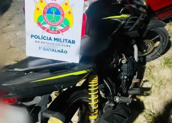 Dupla é presa em flagrante por furto de motocicleta no Manoel Julião