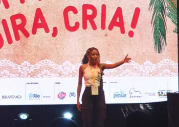 Acreana vence campeonato nacional de poesia falada 'Slam das Minas BR' no Rio de Janeiro