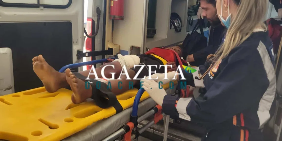 Criança fica gravemente ferida ao ser atropelada enquanto brincava de bicicleta