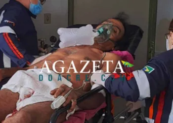 Idoso cai sobre terçado, sofre corte na barriga e tem vísceras expostas