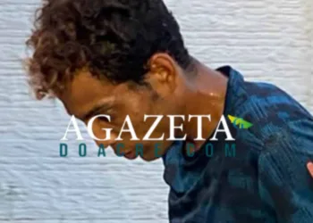 Assaltante escapa de linchamento da população a centímetros de sepultura