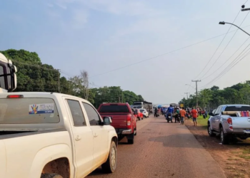 Manifestantes bloqueiam tráfego na rodovia AC-40 pedindo melhorias na infraestrutura de ramal