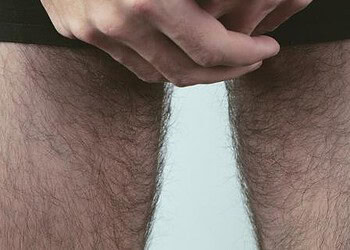 Homem também tem! Candidíase pode causar coceira e inchaço no pênis