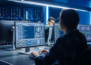O salário de profissionais da tecnologia da informação teve mais valorização entre as ocupações mais bem pagas Imagem: Getty Images/iStockphoto
