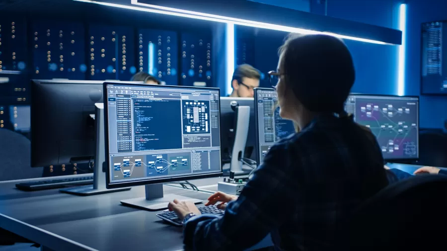 O salário de profissionais da tecnologia da informação teve mais valorização entre as ocupações mais bem pagas Imagem: Getty Images/iStockphoto