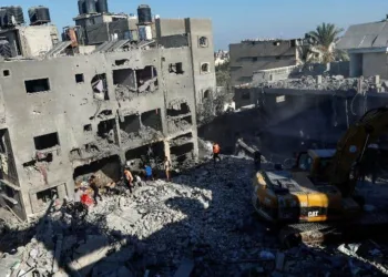 Após cessar-fogo, moradores de Gaza voltam para suas casas, mas só veem escombros