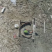 Morador cava poço para tentar encontrar água potável em Manaus. — Foto: TV Globo/Reprodução