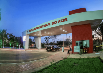 Sem segurança e com pouca estrutura, acadêmicos denunciam 'abandono' do curso de Jornalismo da Ufac