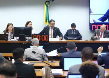 Comissão que aprovou proposta é majoritariamente formada por deputados conservadores — Foto: Vinicius Loures/Câmara dos Deputados