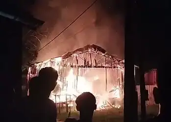 Em Cruzeiro do Sul, ar-condicionado pega fogo e mais uma casa é incendiada em menos de 24h