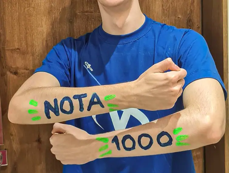 Estudantes nota mil dão dicas para a redação do Enem