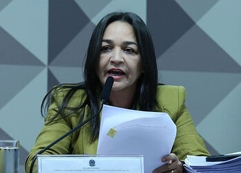 Brasília (DF) 17/10/2023 A relatora e  senadora Eliziane Gama durante leitura do relatório final da CPMI do Golpe. Foto Lula Marques/ Agência Brasil