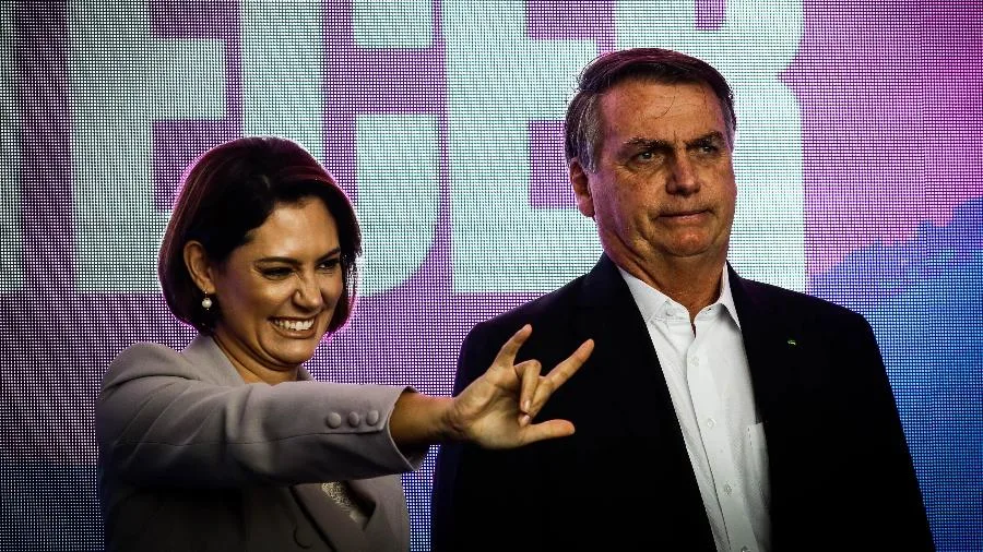 A ex-primeira-dama Michelle Bolsonaro e o ex-presidente Jair Bolsonaro Imagem: ALOISIO MAURICIO/ESTADÃO CONTEÚDO