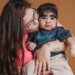 João Miguel, 10 meses, com a mãe, Ane Caroline — Foto: Arquivo pessoal