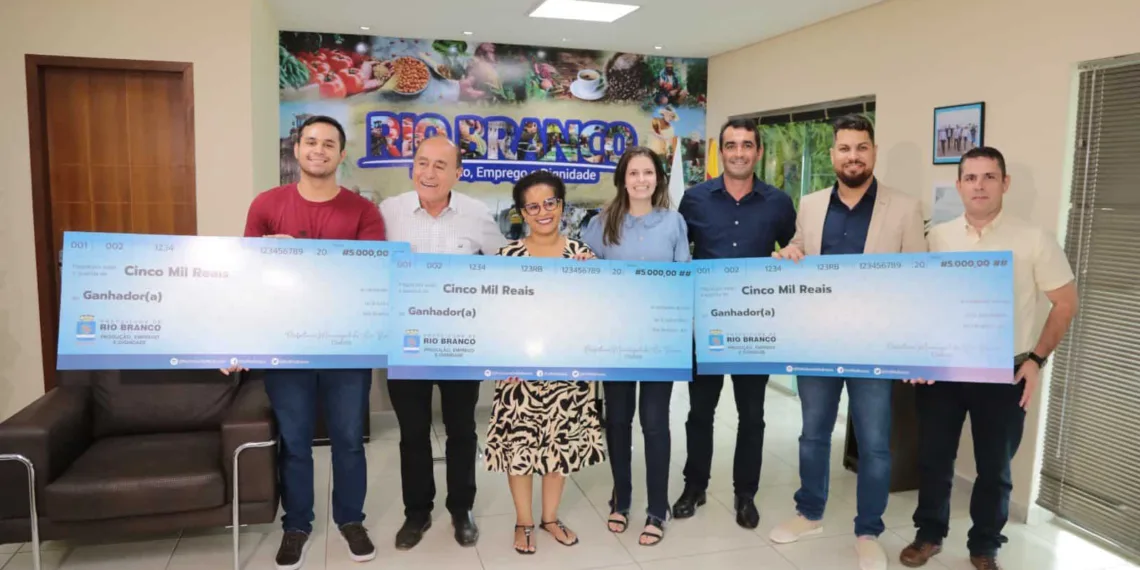 Bocalom entrega premiação de R$ 30 mil aos ganhadores do Programa Nota Rio Branco