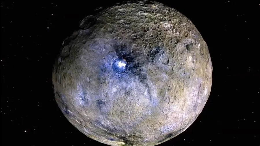 Planeta anão Ceres em representação de cores falsas que destacam diferenças nos materiais da superfície Imagem: Reprodução/NASA/JPL-Caltech/UCLA/MPS/DLR/IDA