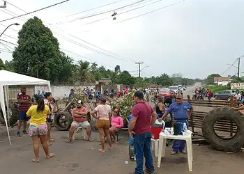 Moradores do Ramal Santa Maria voltam a interditar a AC-40 em busca de melhorias