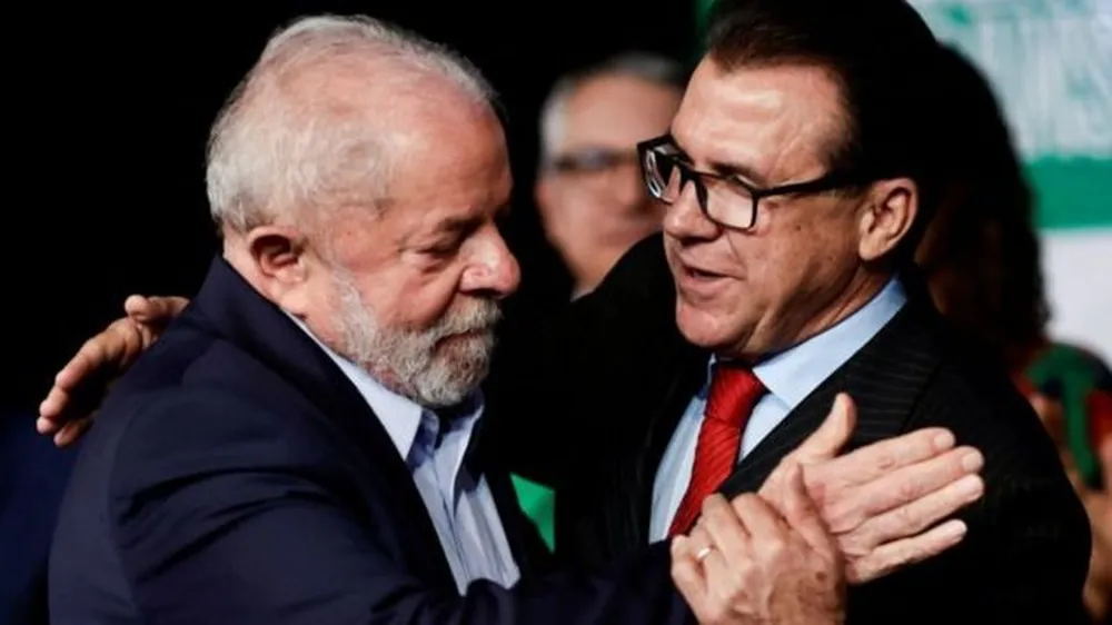 O presidente Lula e o ministro do Trabalho e Emprego, Luiz Marinho — Foto: Reuters via BBC
