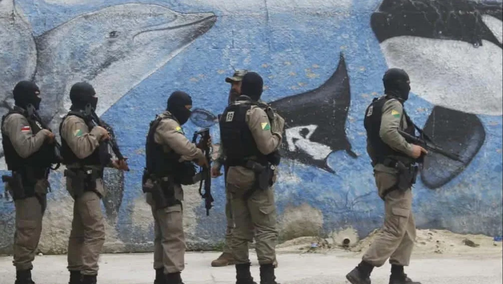 Policiais do Acre fazem treinamento de operações especiais na Maré. Foto: divulgação