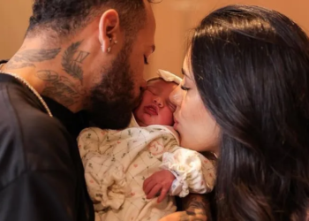 Mavie, filha de Neymar e Bruna Biancardi, aparece de olhos abertos pela primeira vez e fãs vão à loucura